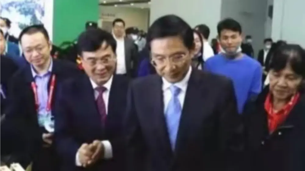 Vice-gouverneur van de provinciale volksregering van Jiangxi bezoekt onze stand op de Provinciale Bosbouw Expo