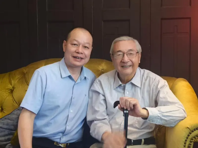 Ontmoeting met CAS-academicus Xu Zhihong om de biomanufacturingtechnologie van Anoectochilus te verkennen en zijn exclusieve inscriptie voor Xinquan Shibawan Ice Snow Anoectochilus te verkrijgen